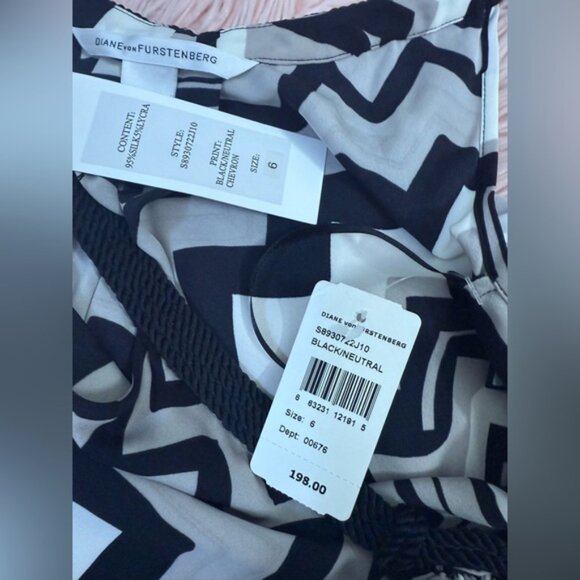 Diane von Furstenberg Black Neutral Chevron Top - Picture 6 of 11